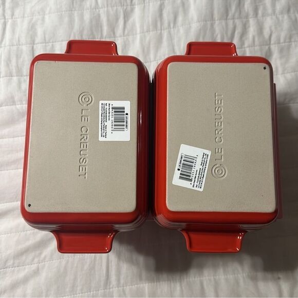 LE CREUSET Red Ivory Stoneware 7 inch Square Baking Dish Pan Set of 2 - Picture 5 of 6